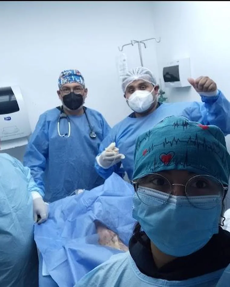Equipo de Hachi Pet’s reunido en el quirófano